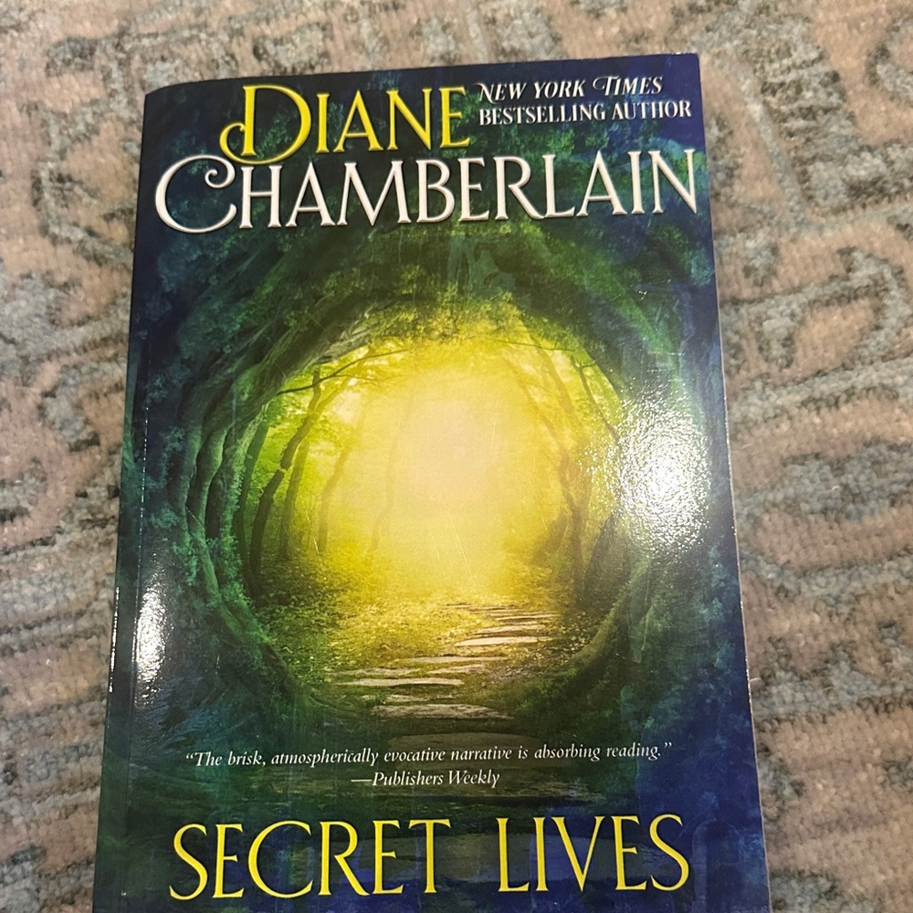 Diane Chamberlain "Secret Lives" Paperback Book - Green/Yellow Cover